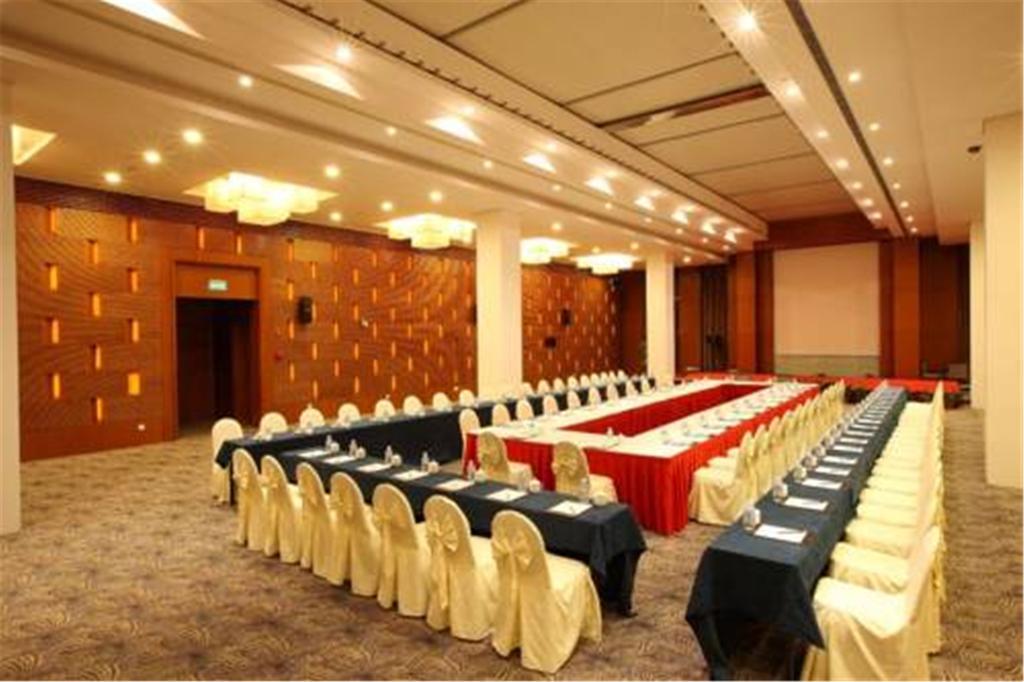 Howard Johnson Plaza Lingang Shanghai Nanhui Eksteriør bilde