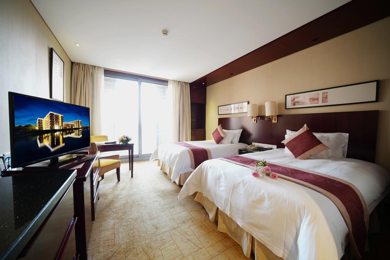 Howard Johnson Plaza Lingang Shanghai Nanhui Eksteriør bilde