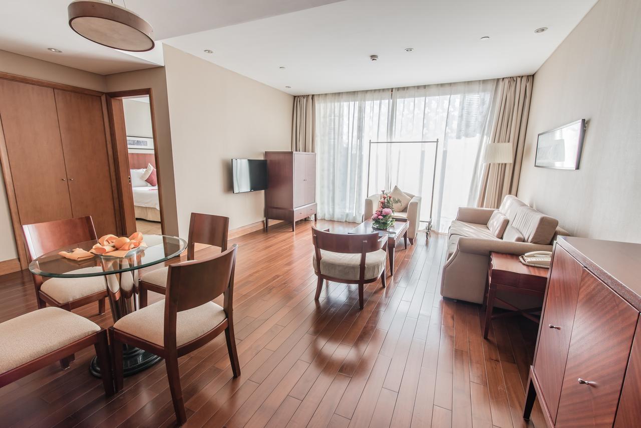 Howard Johnson Plaza Lingang Shanghai Nanhui Eksteriør bilde