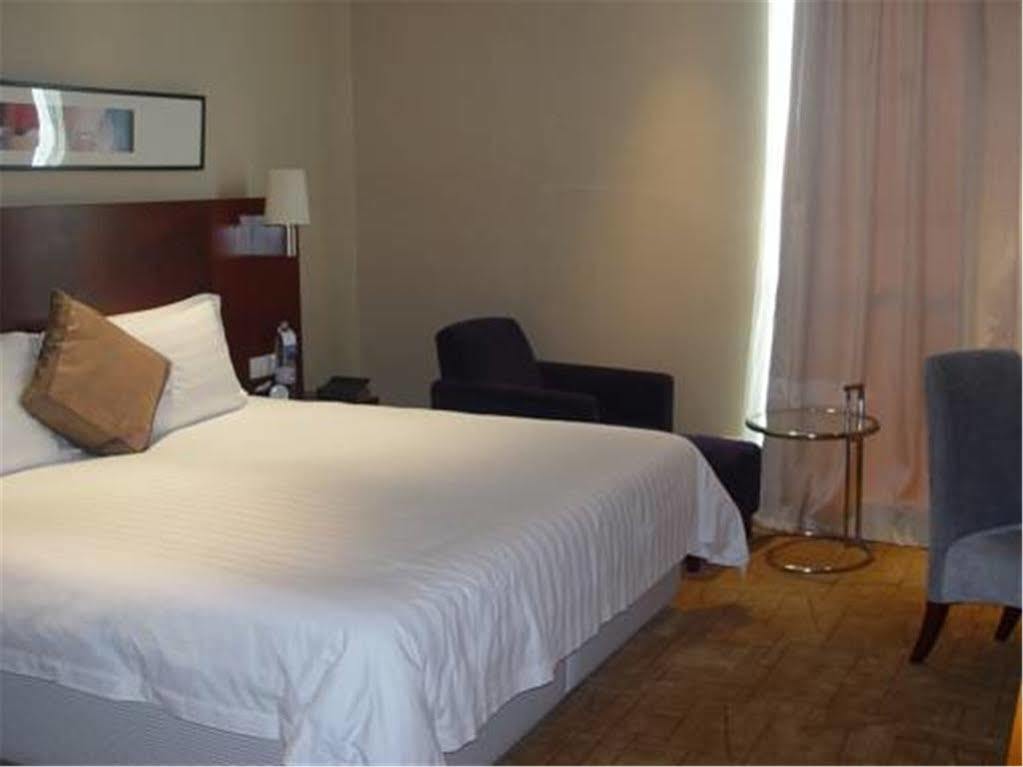 Howard Johnson Plaza Lingang Shanghai Nanhui Eksteriør bilde