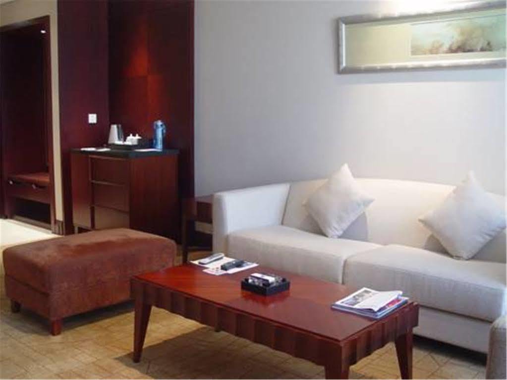 Howard Johnson Plaza Lingang Shanghai Nanhui Eksteriør bilde